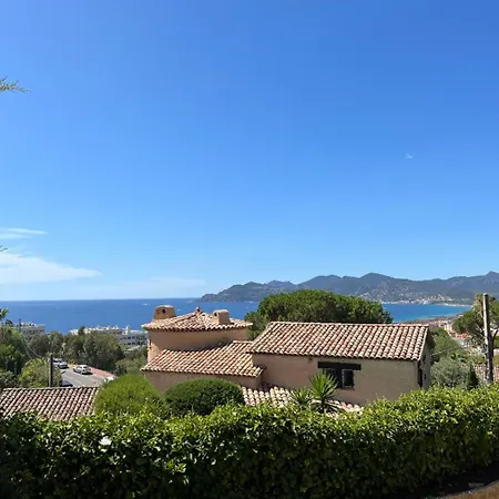 Charming Villa-appartement With A View On The Sea Of 95 M2 Lägenhet Cannes