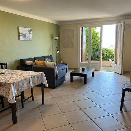 Charming Villa-appartement With A View On The Sea Of 95 M2 Lägenhet *