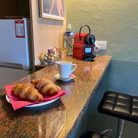 Charming Villa-appartement With A View On The Sea Of 95 M2 Lägenhet *