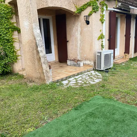 Charming Villa-appartement With A View On The Sea Of 95 M2