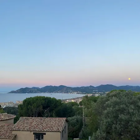 Charming Villa-appartement With A View On The Sea Of 95 M2 *